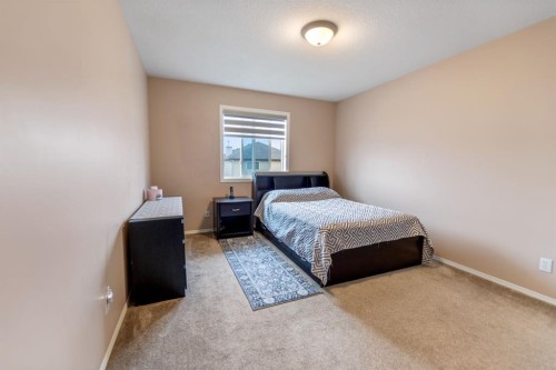 20 Saddlecrest Terrace Ne, Calgary, AB - Indoor Photo Showing Bedroom
