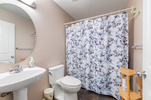 20 Saddlecrest Terrace Ne, Calgary, AB - Indoor Photo Showing Bathroom