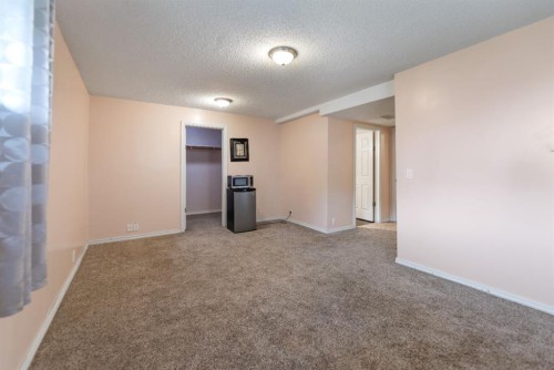 20 Saddlecrest Terrace Ne, Calgary, AB - Indoor Photo Showing Other Room