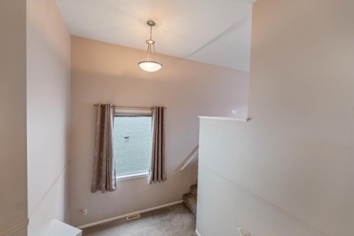 20 Saddlecrest Terrace Ne, Calgary, AB - Indoor Photo Showing Other Room
