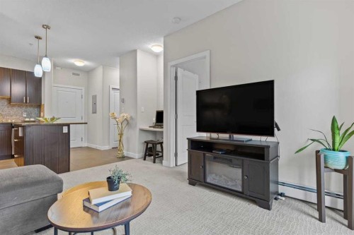 320-11 Millrise Drive Sw, Calgary, AB - Indoor Photo Showing Other Room