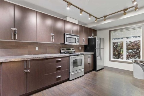 320-11 Millrise Drive Sw, Calgary, AB - Indoor Photo Showing Kitchen