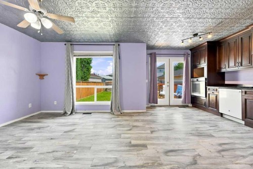 100 Coventry Road Ne, Calgary, AB - Indoor Photo Showing Kitchen