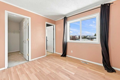 100 Coventry Road Ne, Calgary, AB - Indoor Photo Showing Other Room
