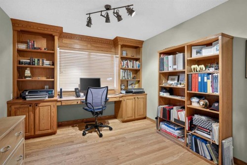 134 Schiller Crescent Nw, Calgary, AB - Indoor Photo Showing Office