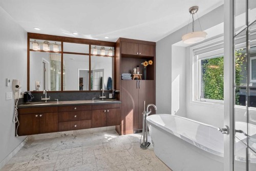 134 Schiller Crescent Nw, Calgary, AB - Indoor Photo Showing Bathroom