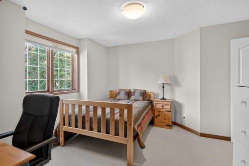 134 Schiller Crescent Nw, Calgary, AB - Indoor Photo Showing Bedroom