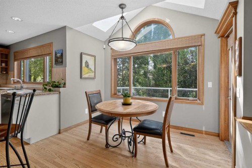 134 Schiller Crescent Nw, Calgary, AB - Indoor Photo Showing Dining Room