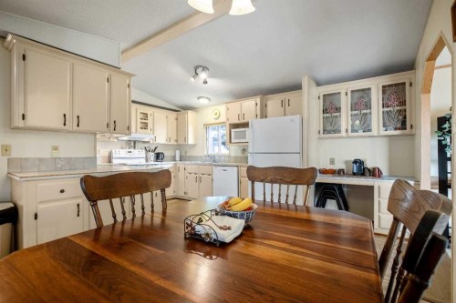 215 Homestead Close, High River, AB 