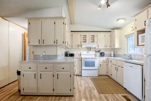 215 Homestead Close, High River, AB 