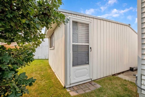 215 Homestead Close, High River, AB 