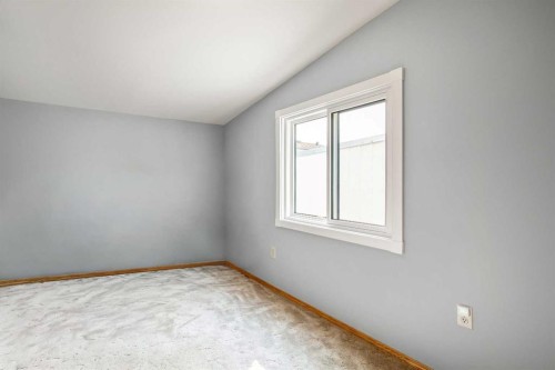 215 Homestead Close, High River, AB 