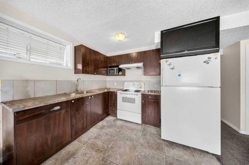 154 Saddleland Close Ne, Calgary, AB - Indoor Photo Showing Kitchen