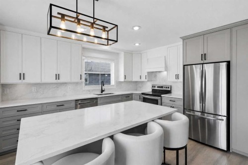 122 Sceptre Close Nw, Calgary, AB - Indoor Photo Showing Kitchen With Upgraded Kitchen