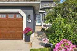 122 Sceptre Close NW Calgary, AB T3L 1Y2