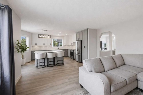 122 Sceptre Close Nw, Calgary, AB - Indoor Photo Showing Other Room