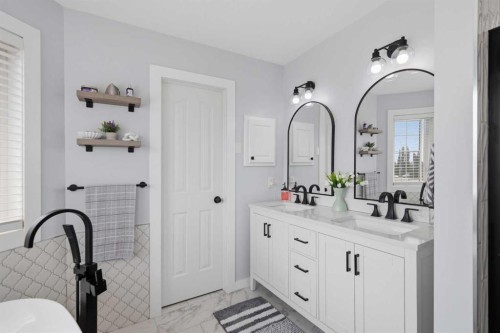 122 Sceptre Close Nw, Calgary, AB - Indoor Photo Showing Bathroom
