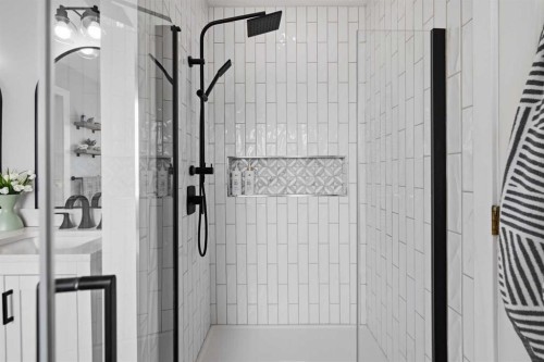 122 Sceptre Close Nw, Calgary, AB - Indoor Photo Showing Bathroom