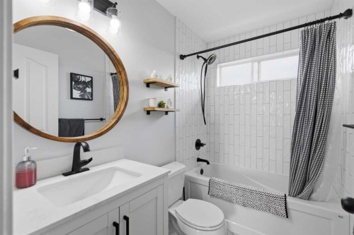 122 Sceptre Close Nw, Calgary, AB - Indoor Photo Showing Bathroom