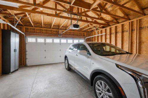 122 Sceptre Close Nw, Calgary, AB - Indoor Photo Showing Garage