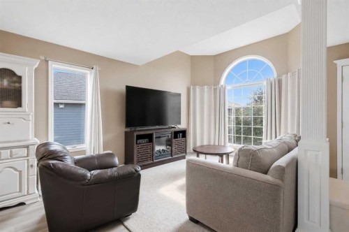 122 Sceptre Close Nw, Calgary, AB - Indoor Photo Showing Living Room