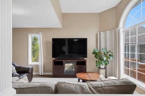122 Sceptre Close Nw, Calgary, AB - Indoor Photo Showing Living Room