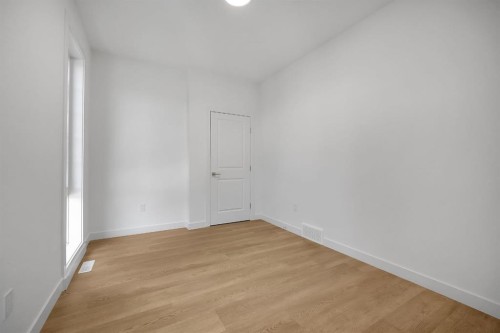 612 12 Avenue Ne, Calgary, AB - Indoor Photo Showing Other Room