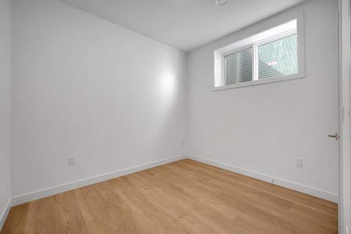 612 12 Avenue Ne, Calgary, AB - Indoor Photo Showing Other Room