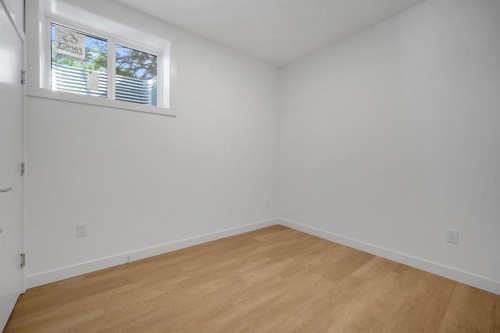 612 12 Avenue Ne, Calgary, AB - Indoor Photo Showing Other Room