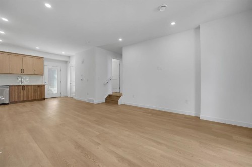 612 12 Avenue Ne, Calgary, AB - Indoor