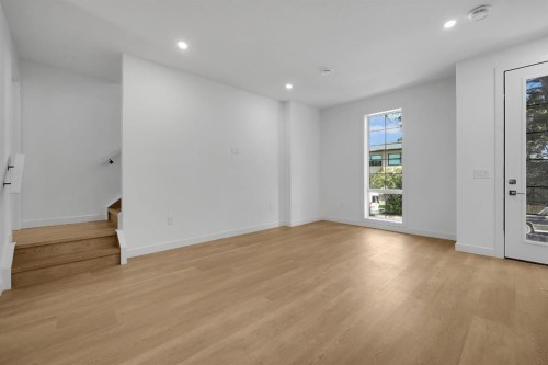 612 12 Avenue Ne, Calgary, AB - Indoor Photo Showing Other Room