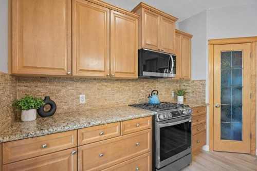 100 Drake Landing Common, Okotoks, AB - Indoor Photo Showing Kitchen