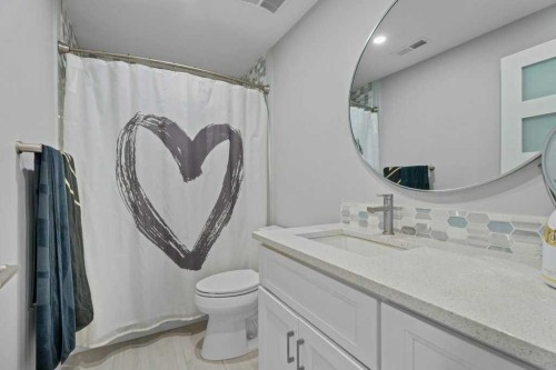 100 Drake Landing Common, Okotoks, AB - Indoor Photo Showing Bathroom