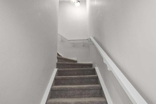 1139 Lanark Boulevard Se, Airdrie, AB - Indoor Photo Showing Other Room