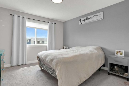 1139 Lanark Boulevard Se, Airdrie, AB - Indoor Photo Showing Bedroom