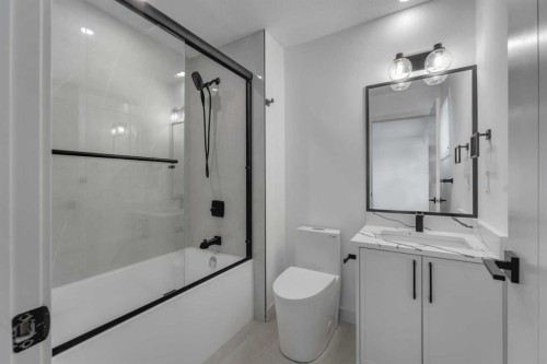 816 Lake Ontario Drive Se, Calgary, AB - Indoor Photo Showing Bathroom