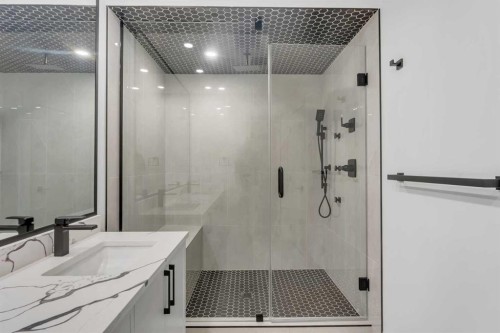 816 Lake Ontario Drive Se, Calgary, AB - Indoor Photo Showing Bathroom