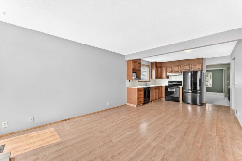 128 Erin Woods Drive Se, Calgary, AB - Indoor Photo Showing Kitchen