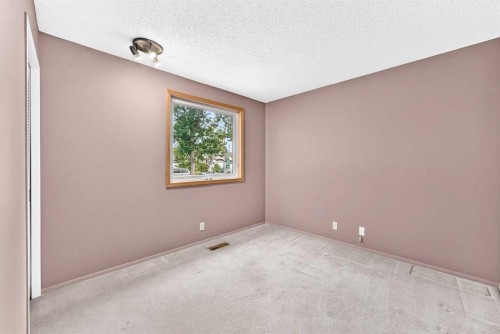 128 Erin Woods Drive Se, Calgary, AB - Indoor Photo Showing Other Room