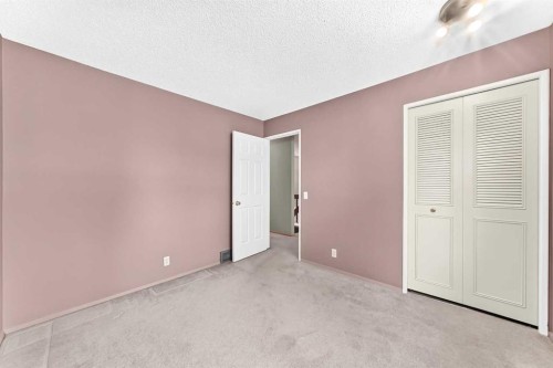 128 Erin Woods Drive Se, Calgary, AB - Indoor Photo Showing Other Room