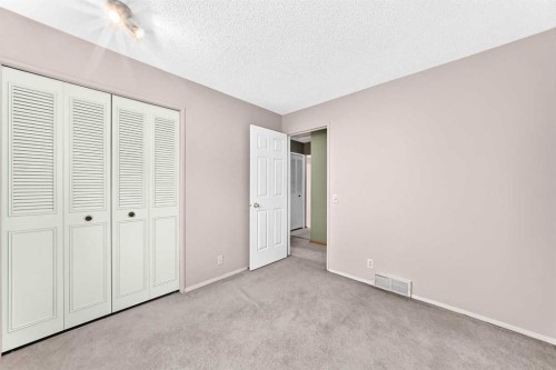 128 Erin Woods Drive Se, Calgary, AB - Indoor Photo Showing Other Room