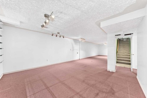128 Erin Woods Drive Se, Calgary, AB - Indoor