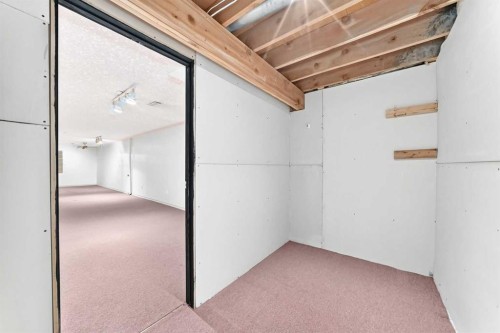 128 Erin Woods Drive Se, Calgary, AB - Indoor