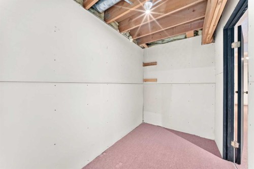 128 Erin Woods Drive Se, Calgary, AB - Indoor Photo Showing Other Room