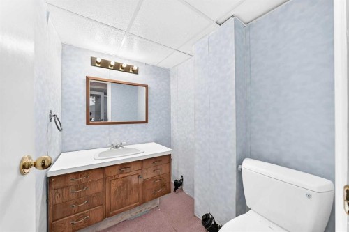 128 Erin Woods Drive Se, Calgary, AB - Indoor Photo Showing Bathroom