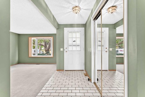 128 Erin Woods Drive Se, Calgary, AB - Indoor Photo Showing Other Room