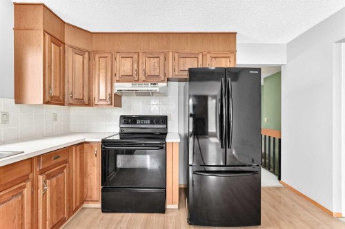 128 Erin Woods Drive Se, Calgary, AB - Indoor Photo Showing Kitchen
