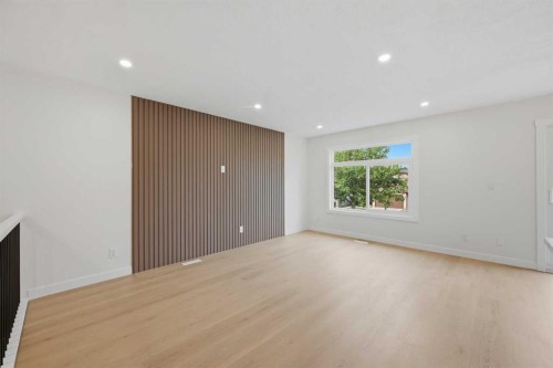 1387 Berkley Drive Nw, Calgary, AB - Indoor Photo Showing Other Room