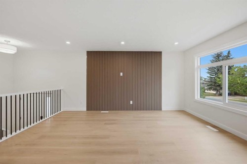 1387 Berkley Drive Nw, Calgary, AB - Indoor Photo Showing Other Room