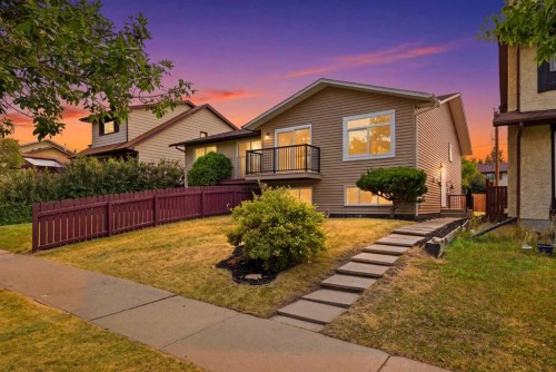 1387 Berkley Drive Nw, Calgary, AB - Outdoor